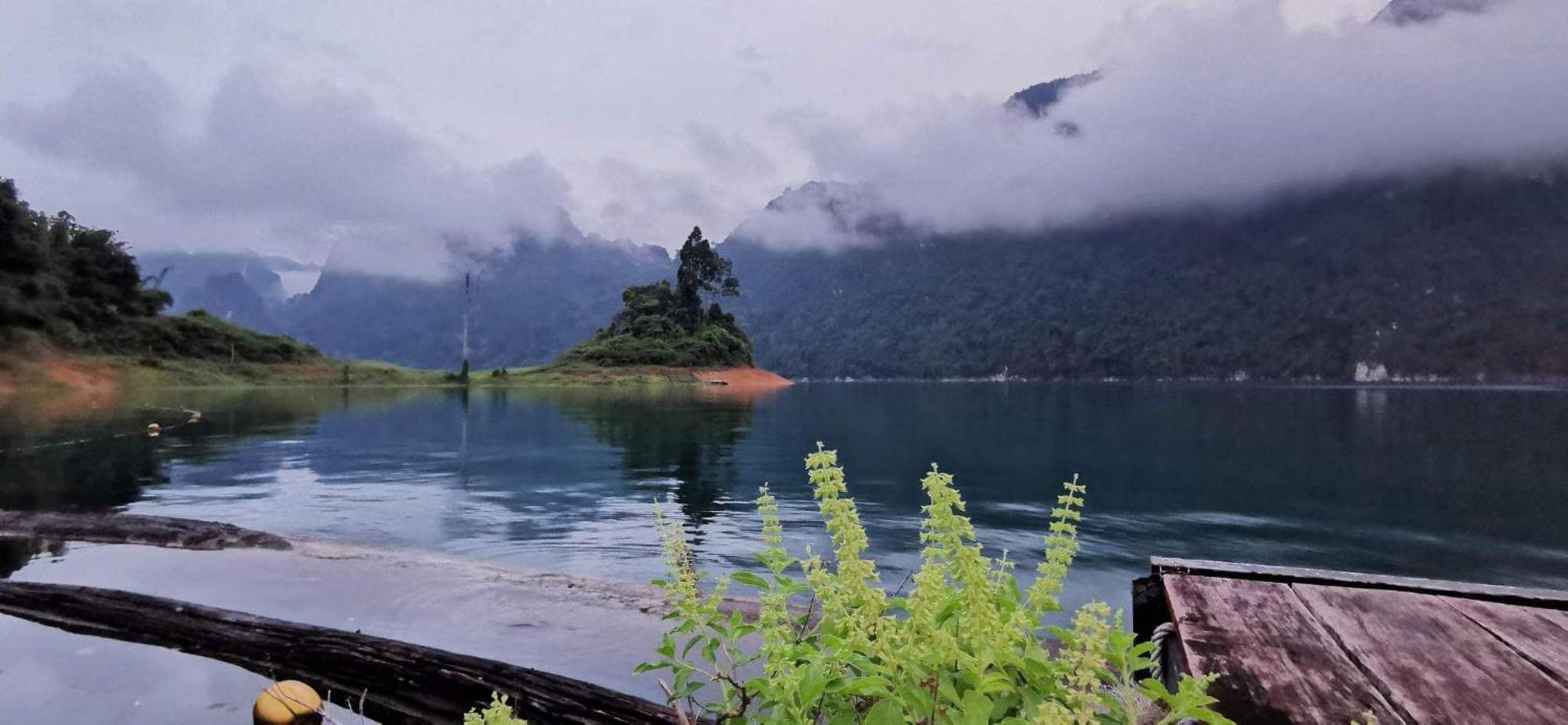 Bed and Breakfast Khaosok Happy House Khao Sok National Park Exterior foto